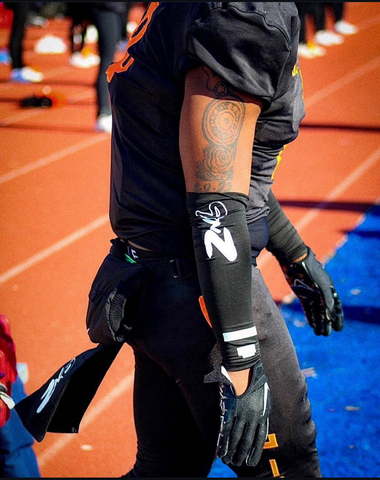 2n6 black arm sleeves