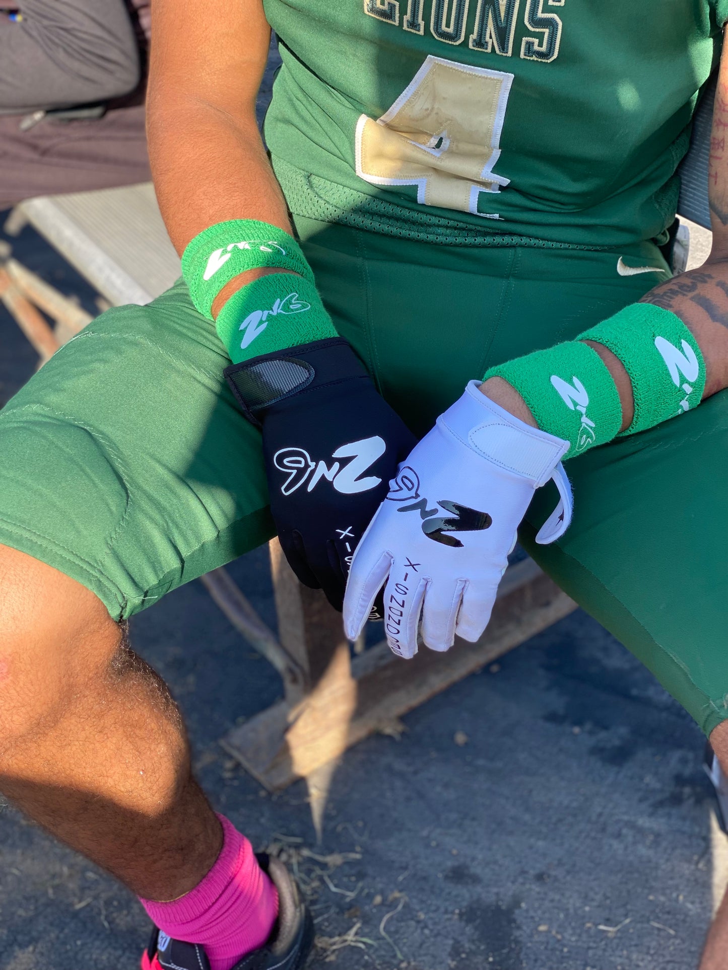 2N6 Sports White Big Play Gloves